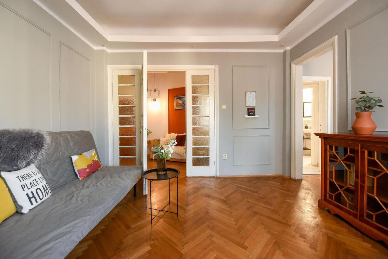 Stylish & Spacious Apartment Near The Old Town - A Touch Of History, A Dash Of Modernity Bucharest Exterior photo