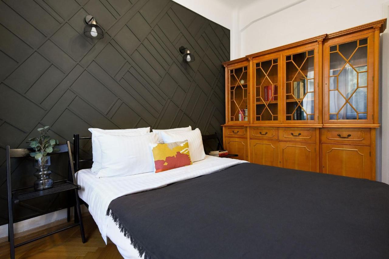 Stylish & Spacious Apartment Near The Old Town - A Touch Of History, A Dash Of Modernity Bucharest Exterior photo